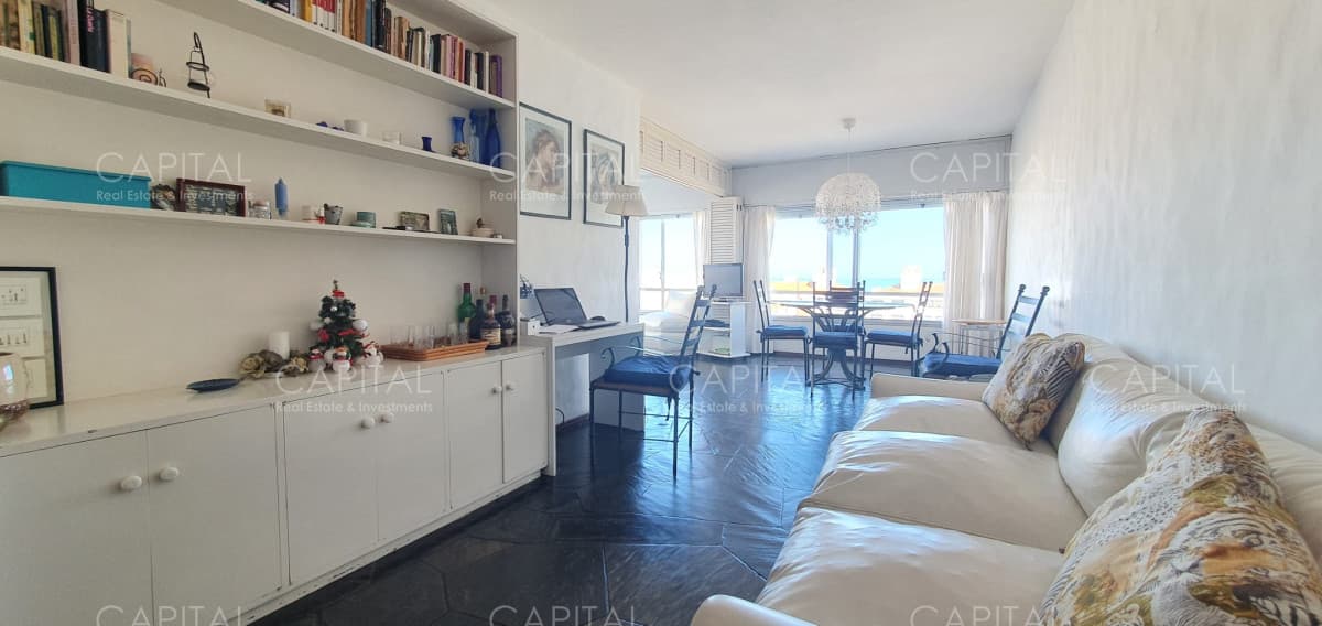 Venta departamento dos dormitorios con garage Península Punta del Este