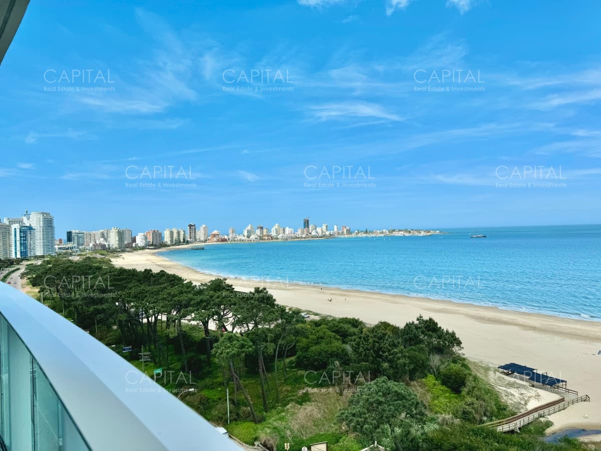 Apartamento de tres dormitorios en suite en Paramount Smart Tower en Venta