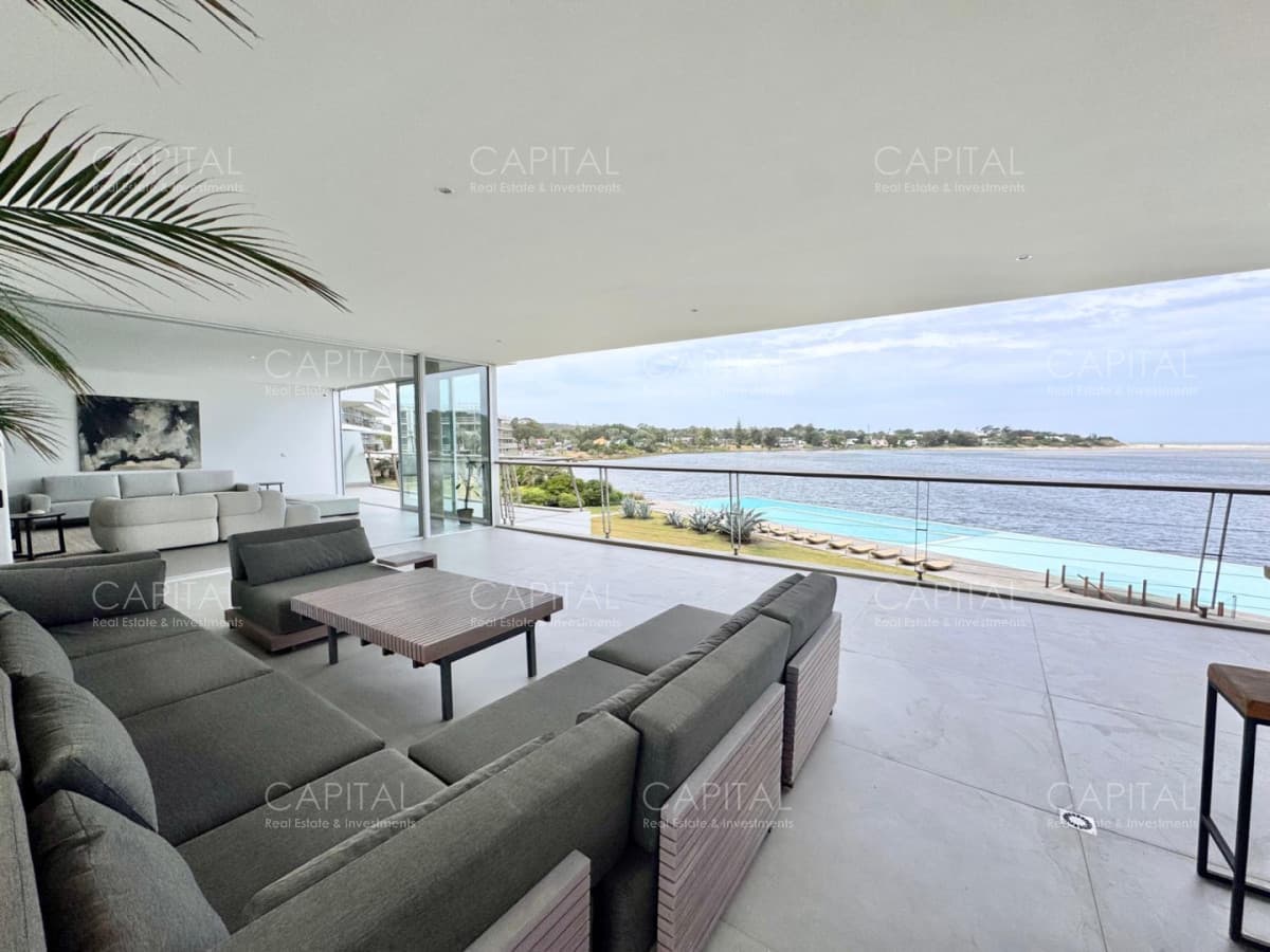 Increíble Departamento con gran vista a la desembocadura y el mar