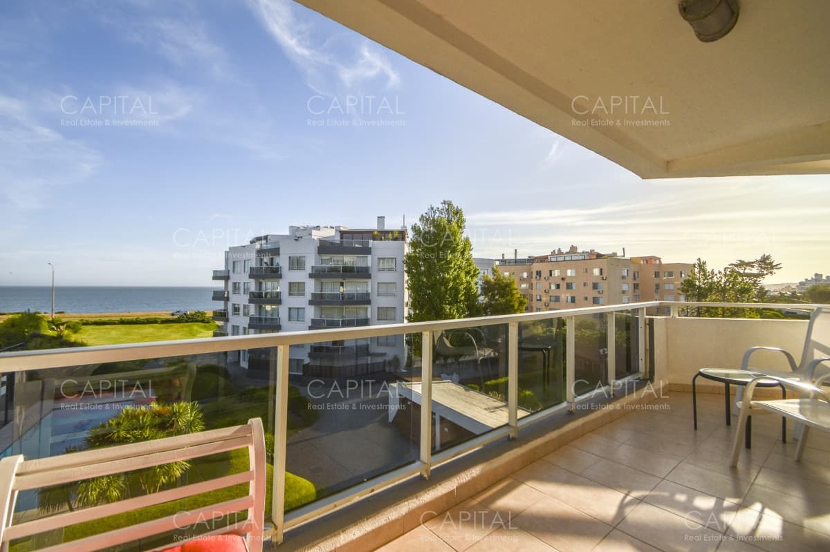 Excelente Apartamento de Tres Dormitorios frente al Mar - Punta Este