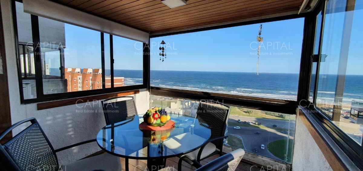 Apartamento de tres dormitorios frente al mar playa Brava Punta del Este