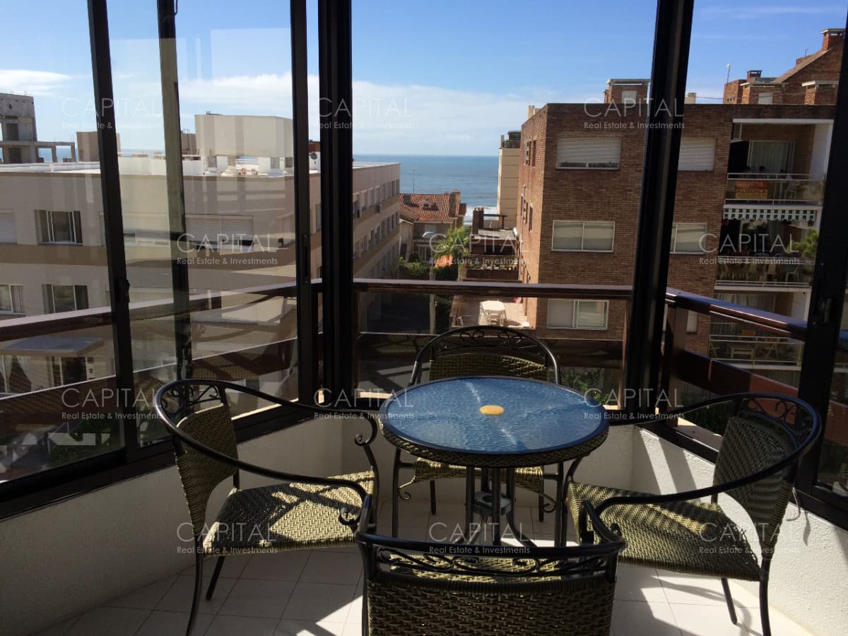 Venta de apartamento en península a pasos de la Playa El Emir