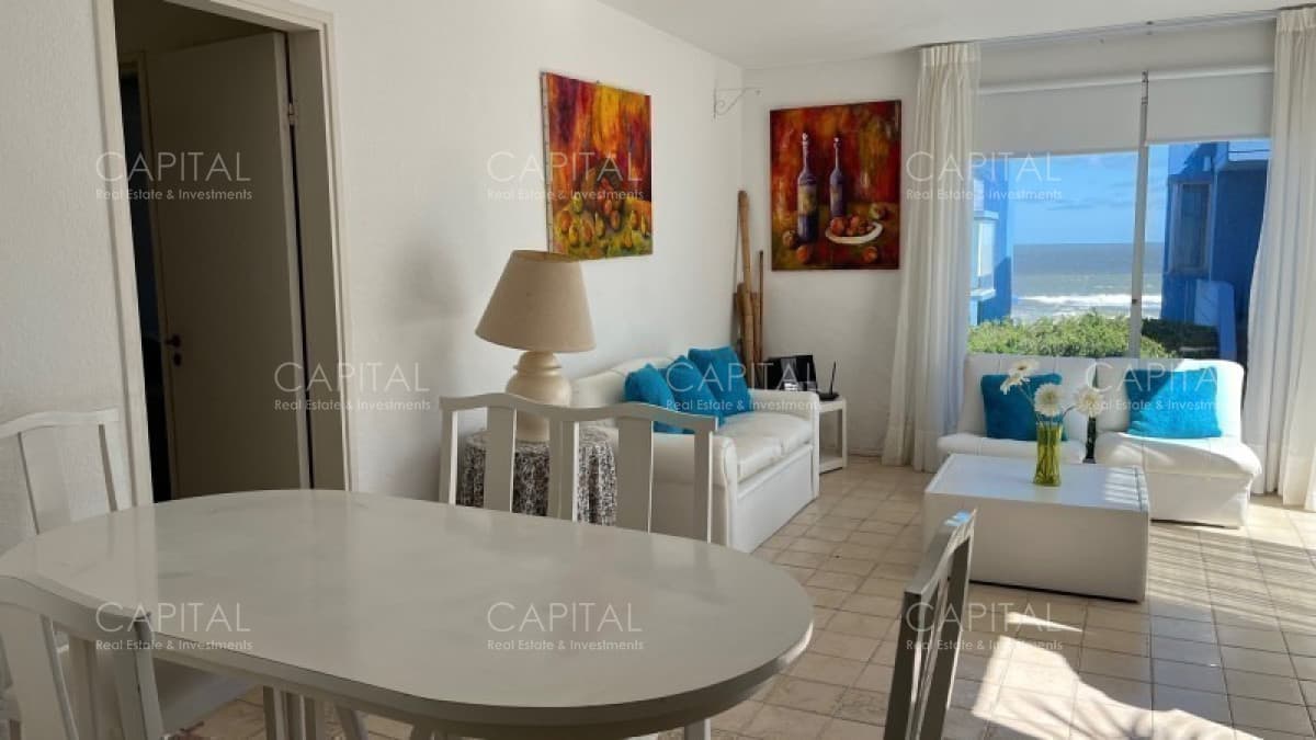 Departamento 1 dormitorio en venta en edificio frente al mar