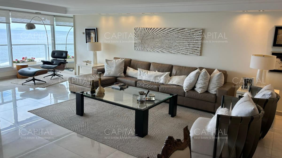Apartamento en Venta de 3 dormitorios y dependencia en Playa Mansa, Punta del Este