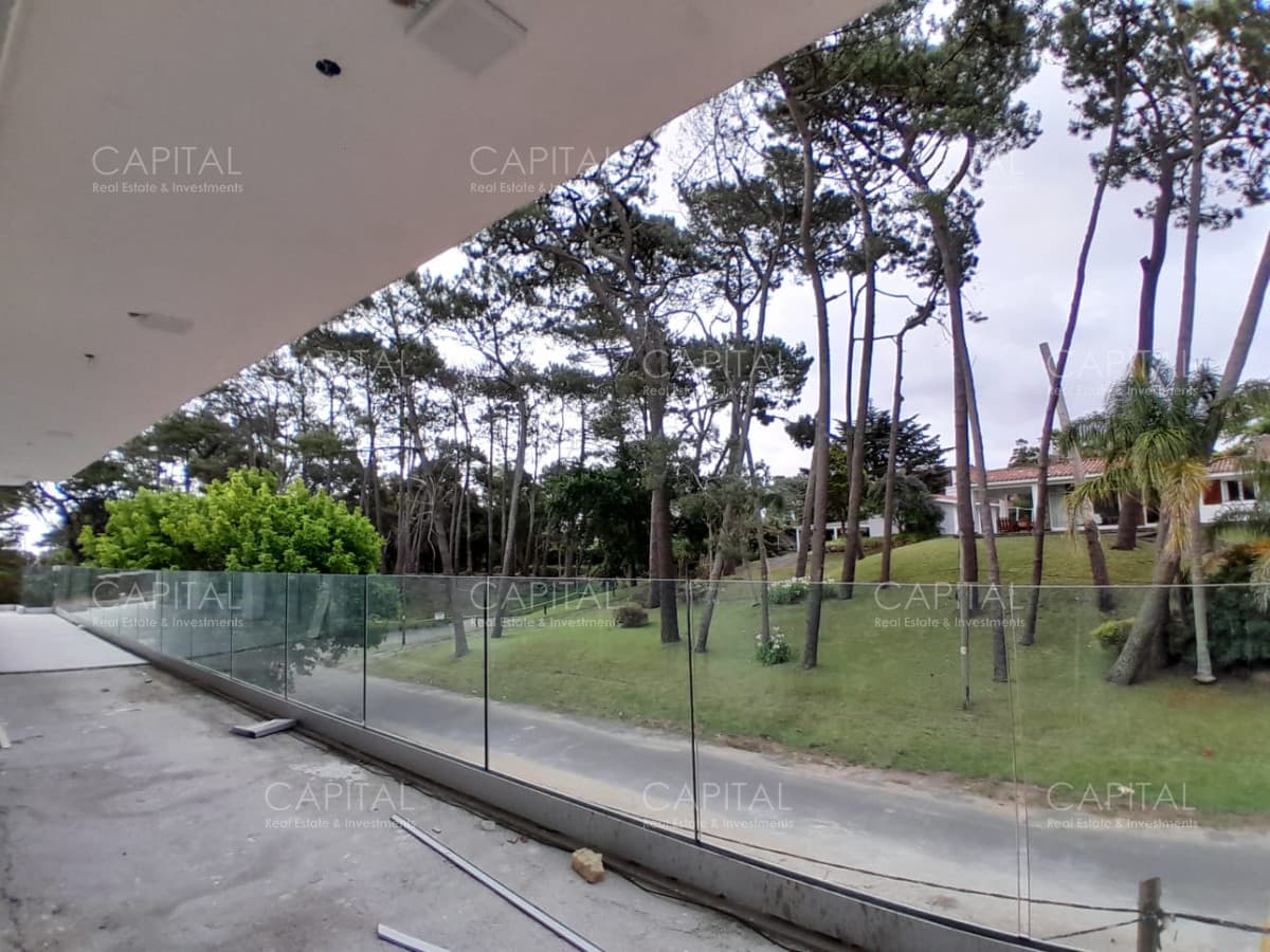 Apartamento a estrenar en venta, Playa Mansa - Punta del Este.