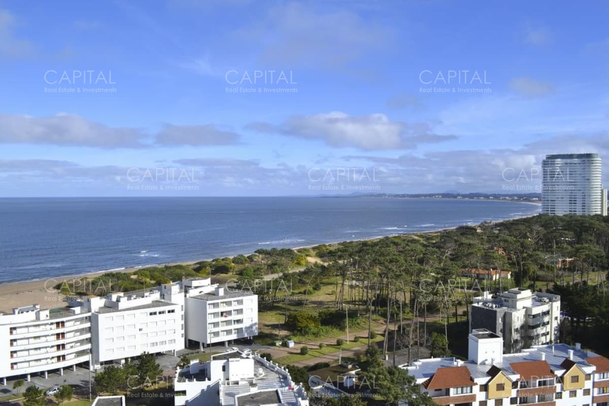 Apartamento esquinero en Le Jardin Punta del Este - Tres dormitorios en suite más dependencia de servicio con baño