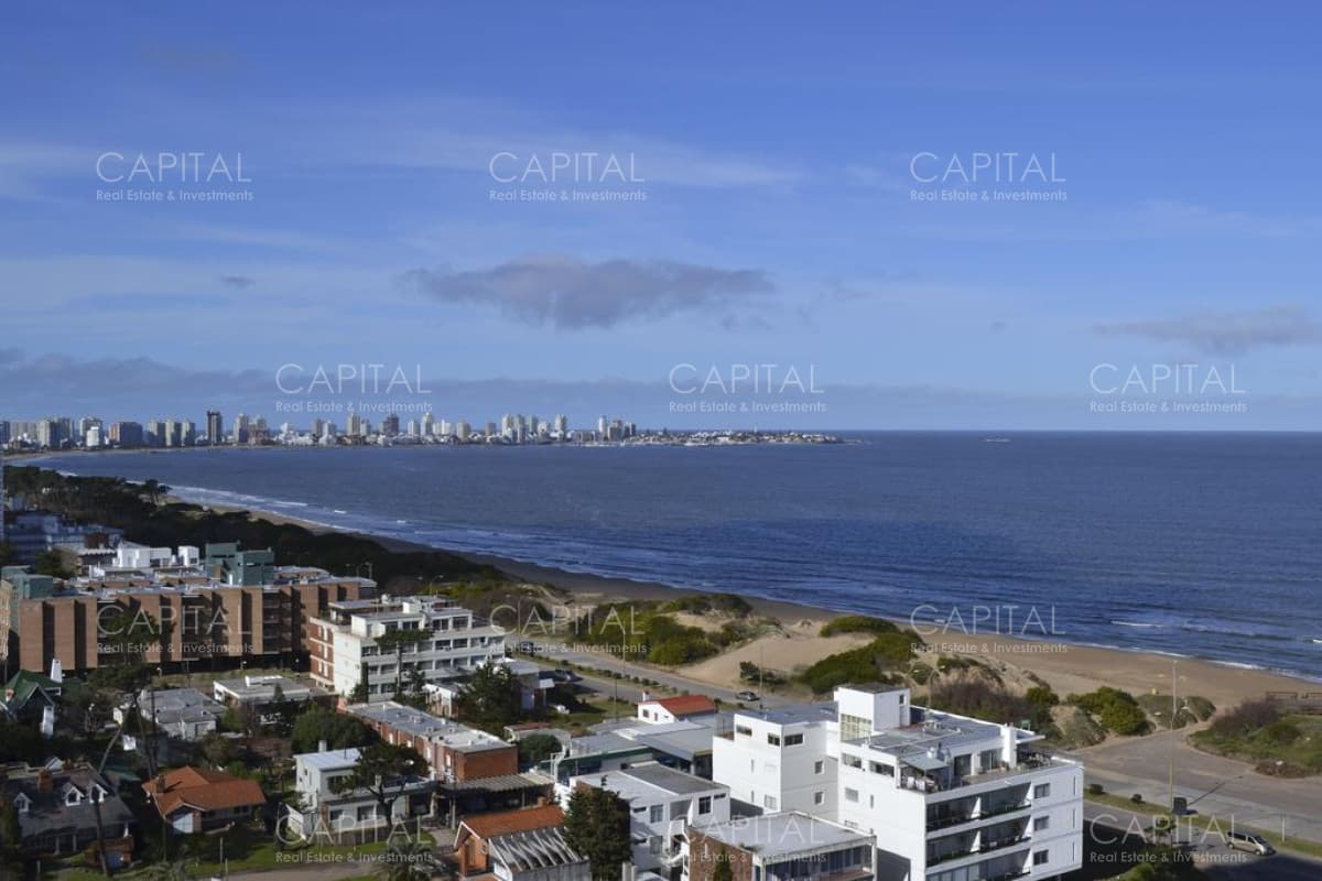 Apartamento esquinero en Le Jardin Punta del Este - Tres dormitorios en suite más dependencia de servicio con baño