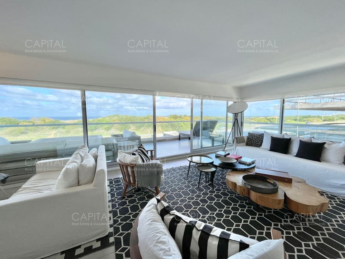Apartamento en Venta de Tres Dormitorios en Playa Brava