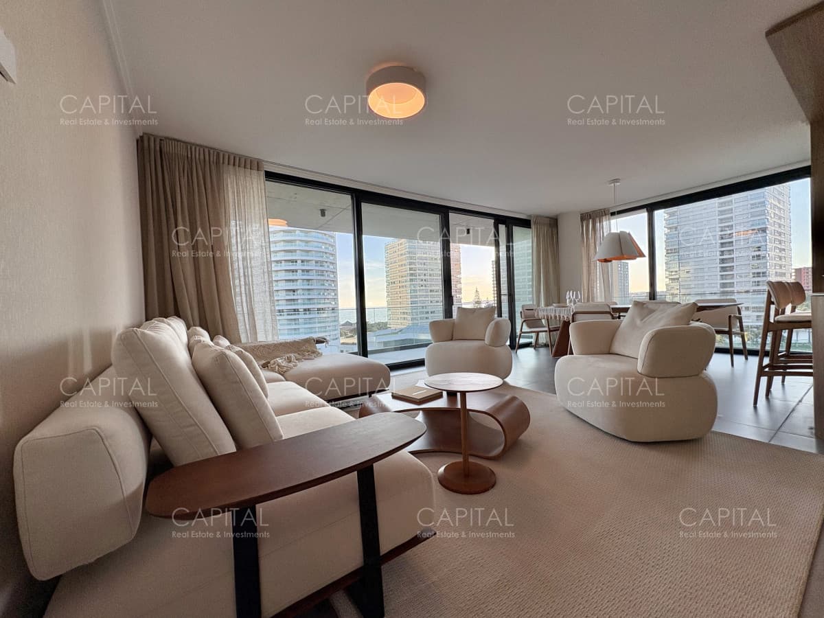 Apartamento de tres dormitorios en Saint Moritz Punta del Este en venta