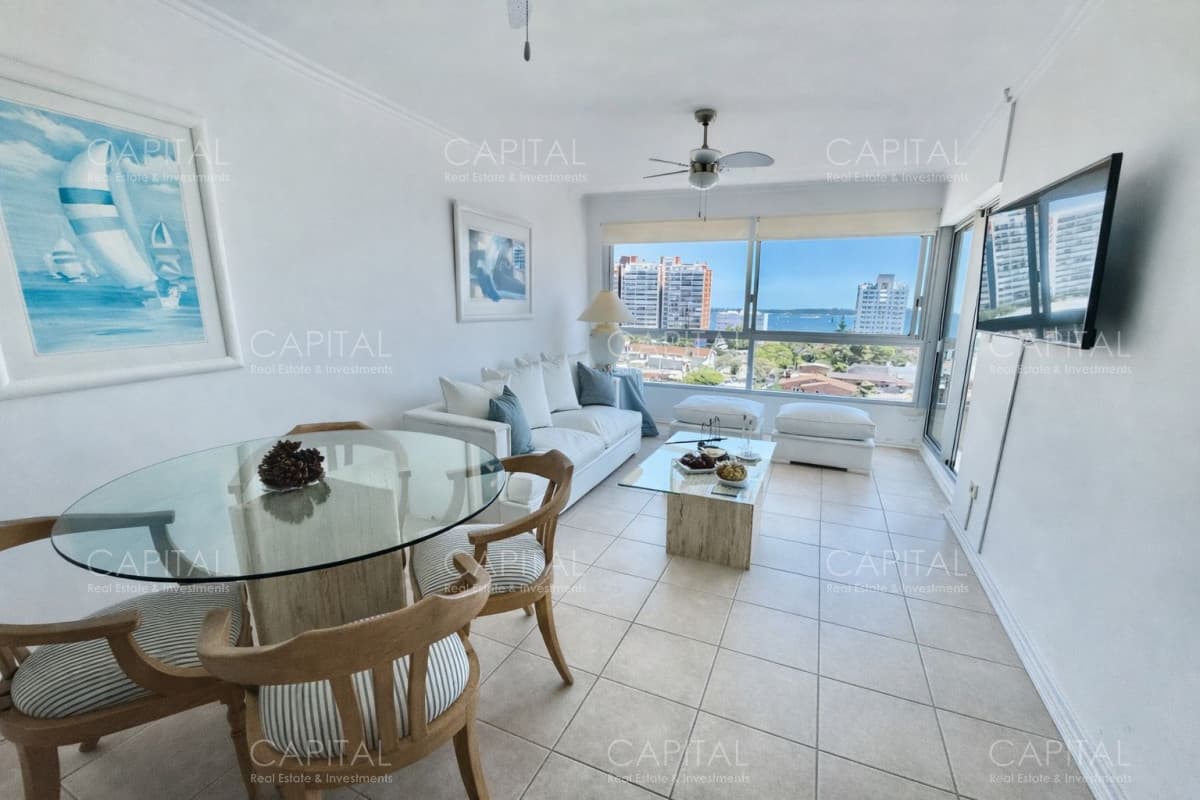 Apartamento dos dormitorios con vista al mar en venta