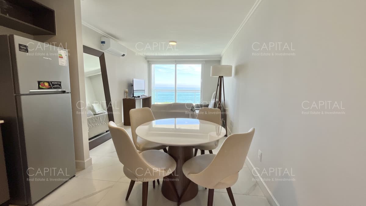 Apartamento de un dormitorio y medio en alquiler temporal, frente al mar en playa mansa.