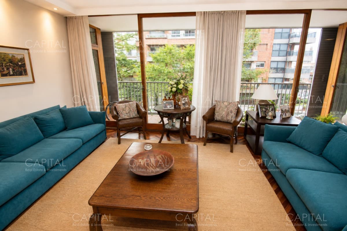 Apartamento en venta de tres dormitorios y dependencia en zon Villa Biarritz - Punta Carretas