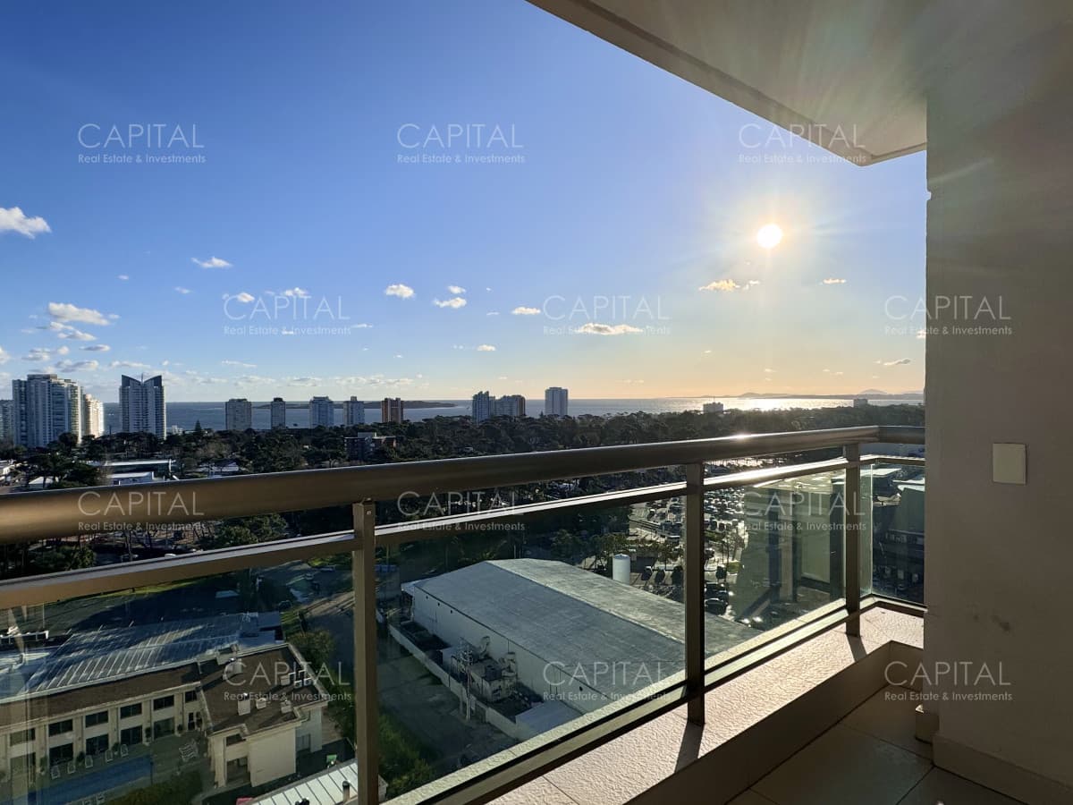 Excelente Apartamento de Dos Dormitorios con Vista al Mar - Punta del Este
