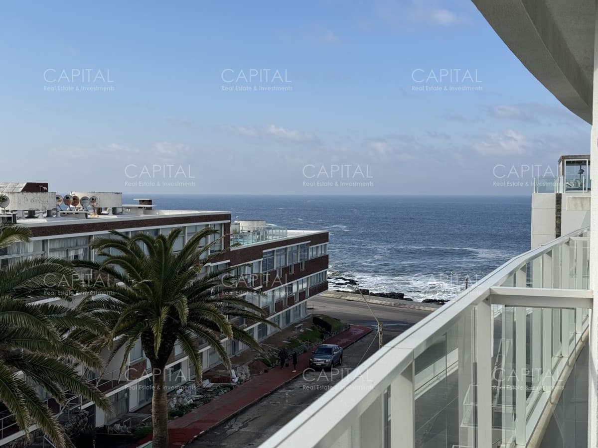 Apartamento en Venta de Tres Dormitorios en Peninsula