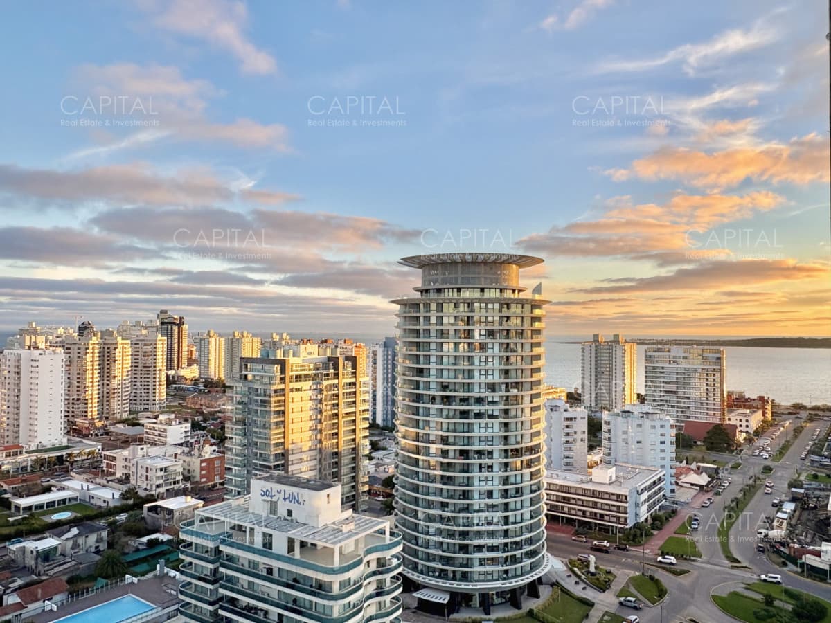 Apartamento en Torres del Este de un dormitorio y un baño en venta