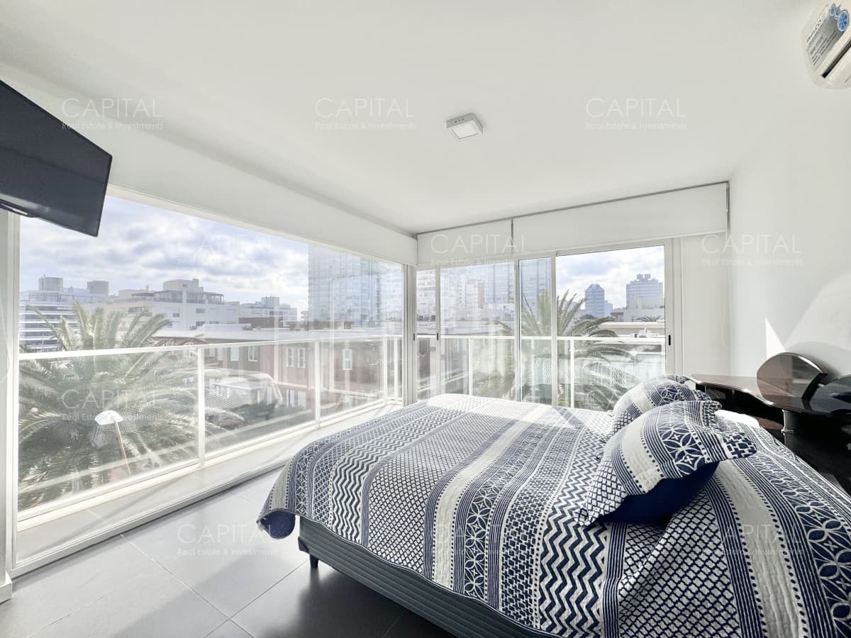 Apartamento en Venta de Tres Dormitorios en Peninsula