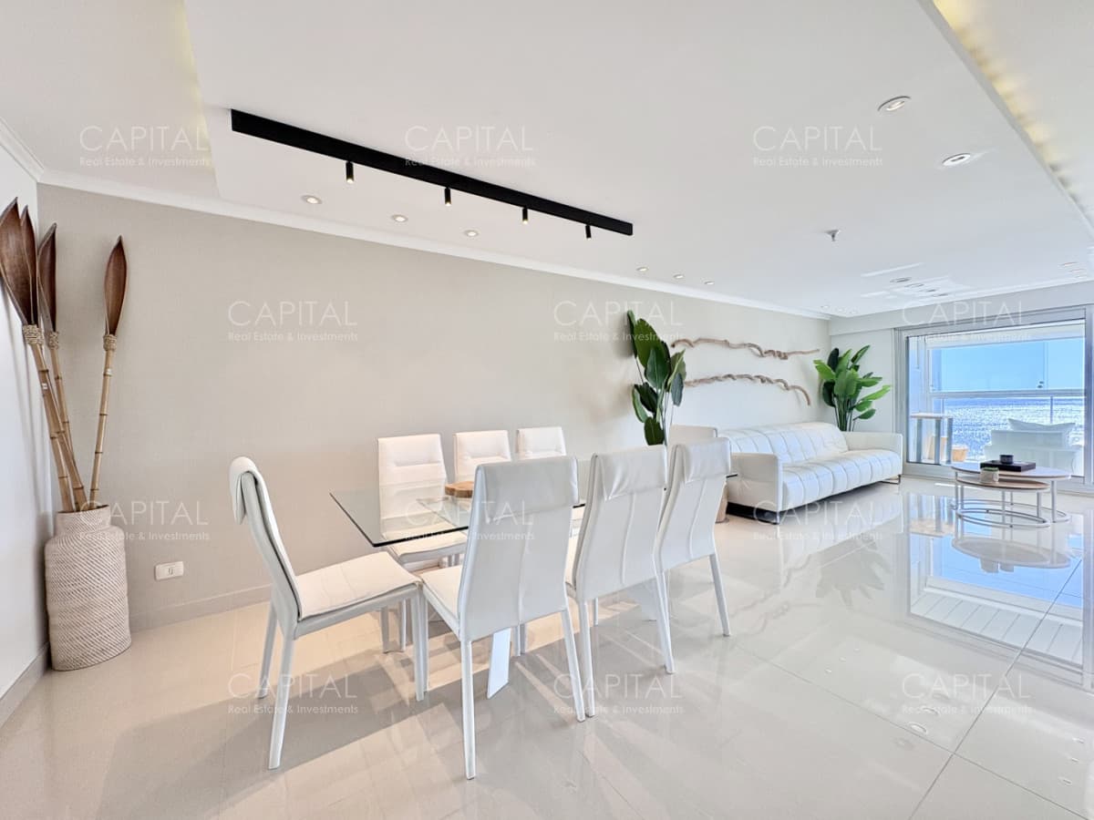 Miami Boulevard de tres dormitorios y dependencia en Venta