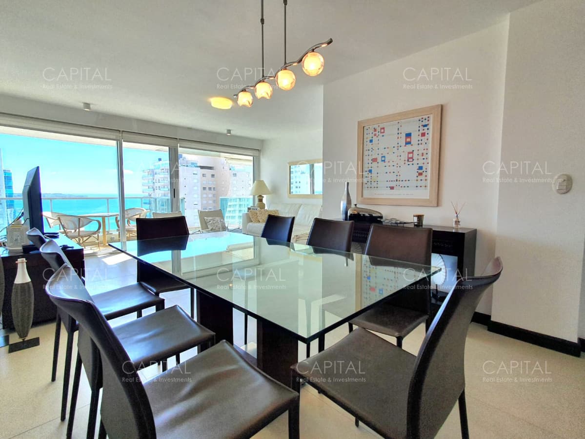Venta departamento tres dormitorios en suite Playa Mansa Punta del Este