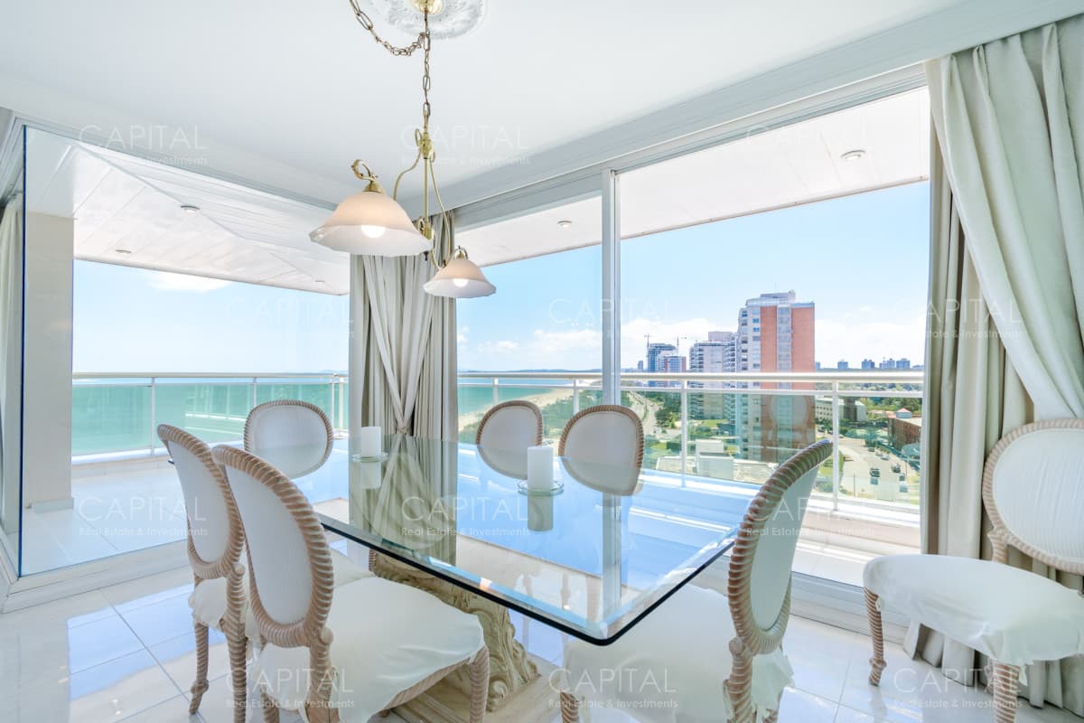 Coral Tower Esquinero frente al Mar Punta del Este Apartamento en Venta