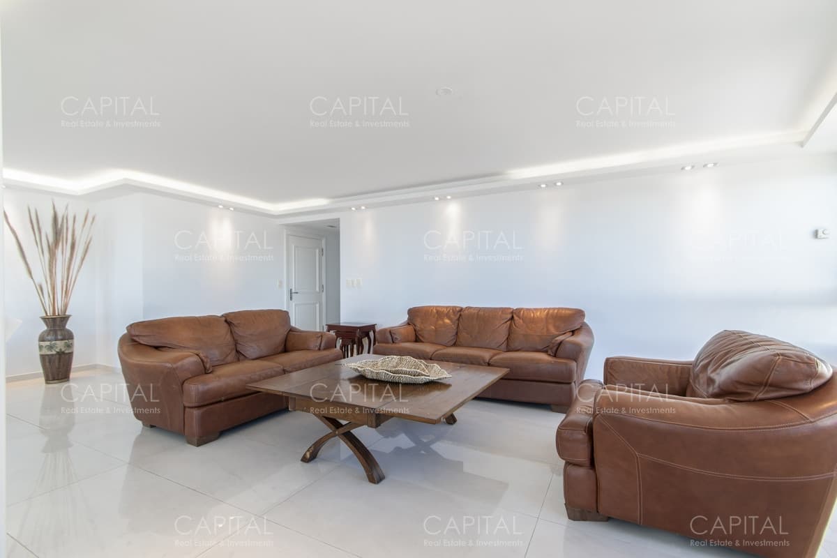 Milenium Tower Punta del Este Apartamento de tres dormitorios mas dependencia en Millenium Tower en Venta