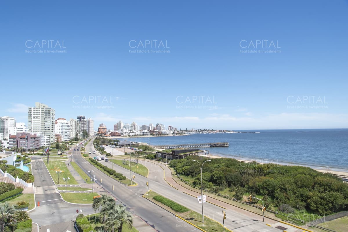 Milenium Tower Punta del Este Apartamento de tres dormitorios mas dependencia en Millenium Tower en Venta