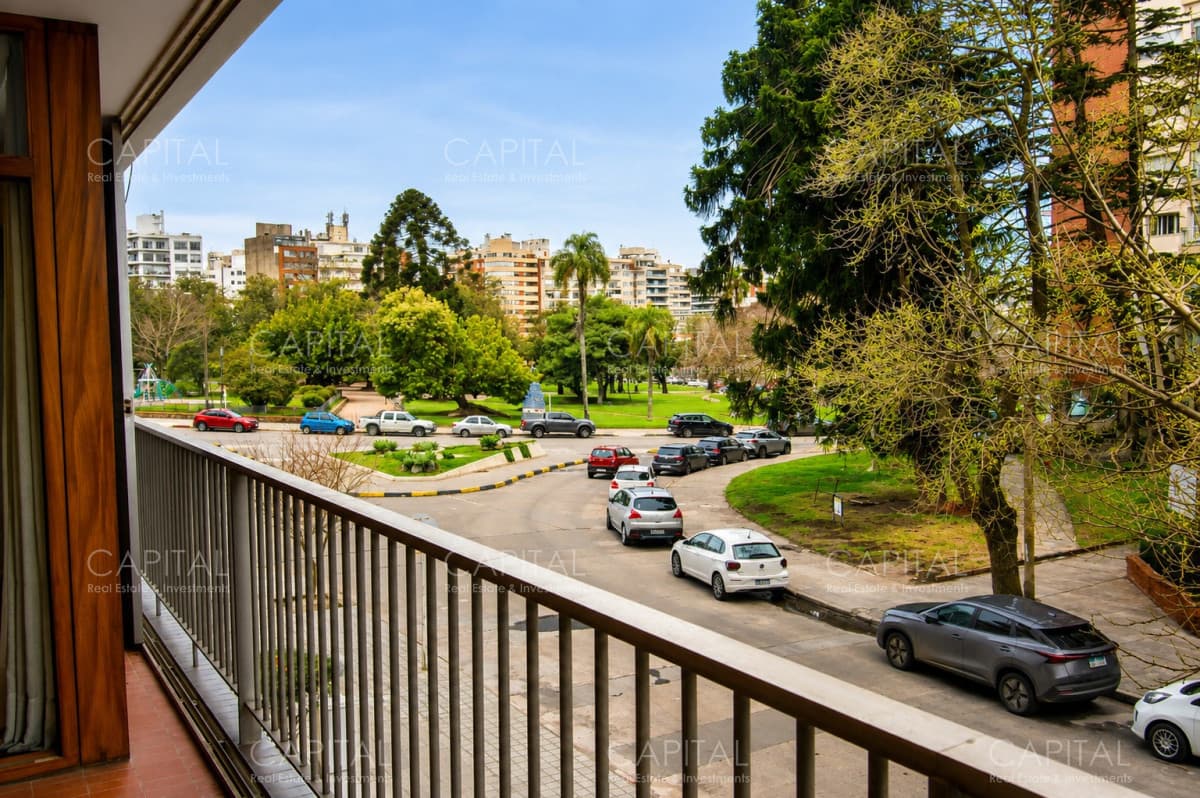 Apartamento en venta de tres dormitorios y dependencia en zon Villa Biarritz - Punta Carretas