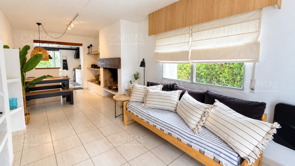 Oportunidad en La Barra estilo casita sobre Ruta 10