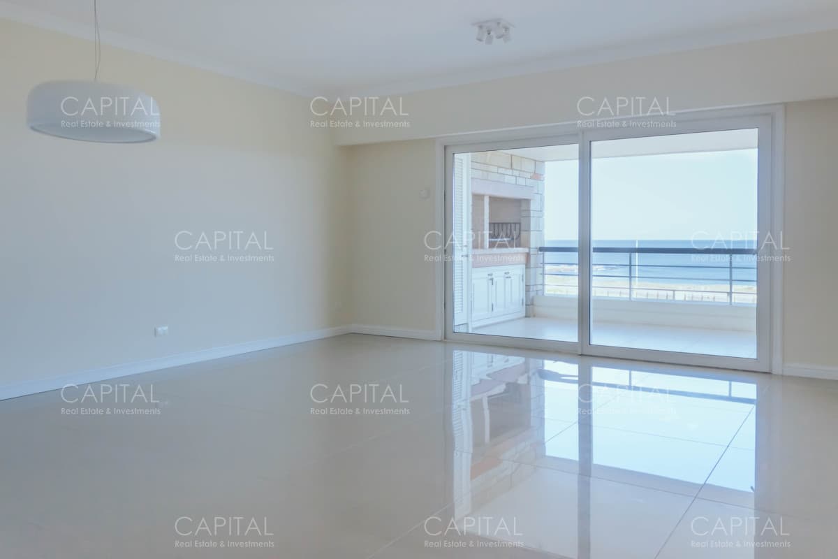 Apartamento en Venta de Dos Dormitorios Playa Mansa