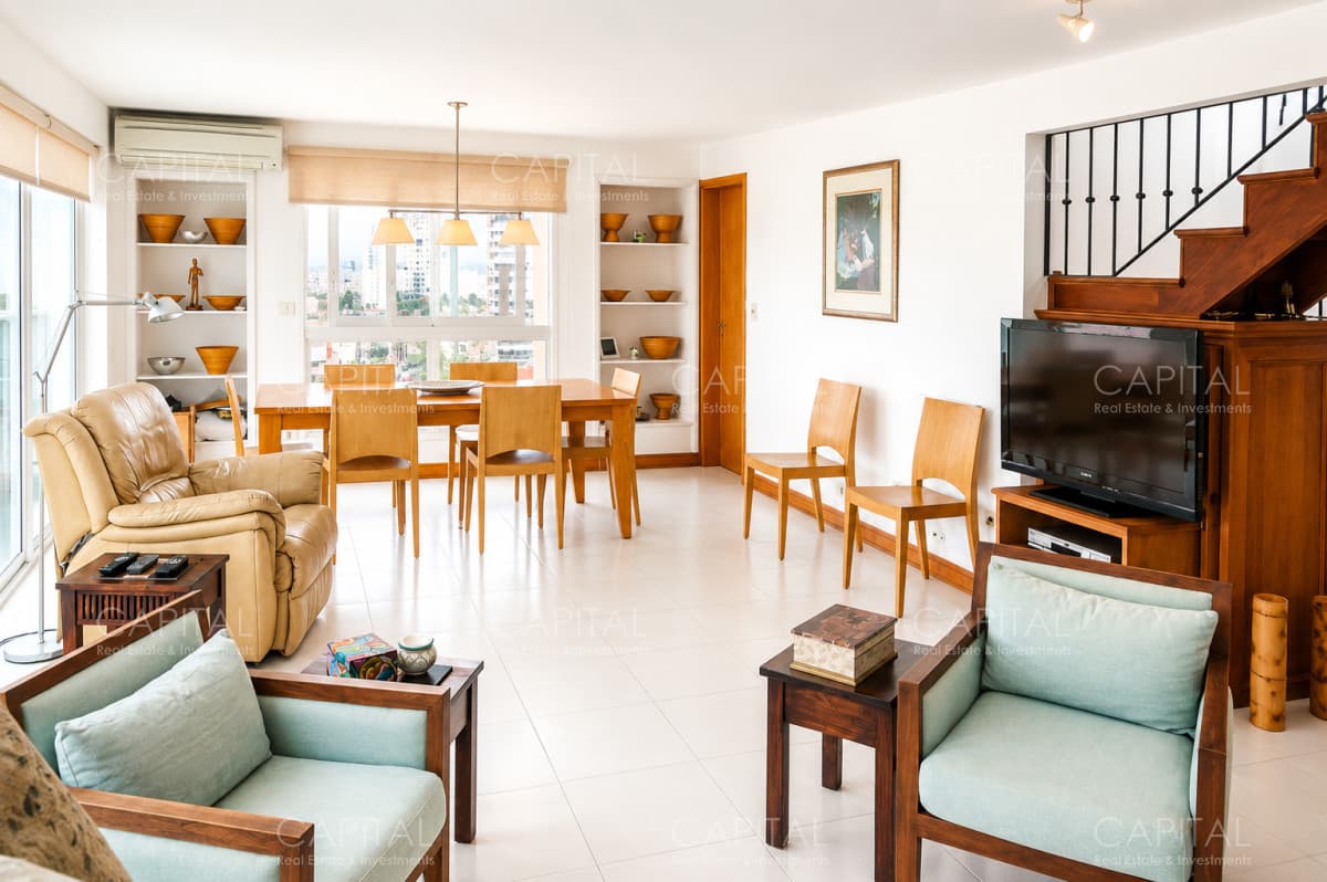 Excelente penthouse frente a Playa Brava primeras paradas