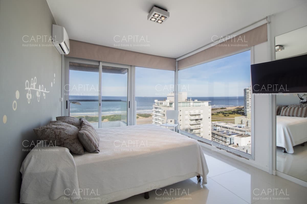 Excelente Apartamento de Tres Dormitorios con Vista a Playa Brava