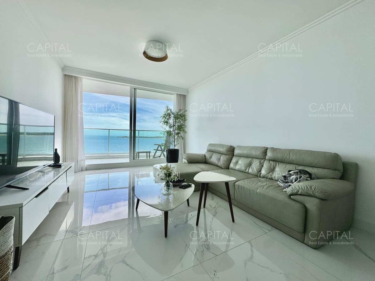 Apartamento de tres dormitorios en suite en Paramount Smart Tower en Venta
