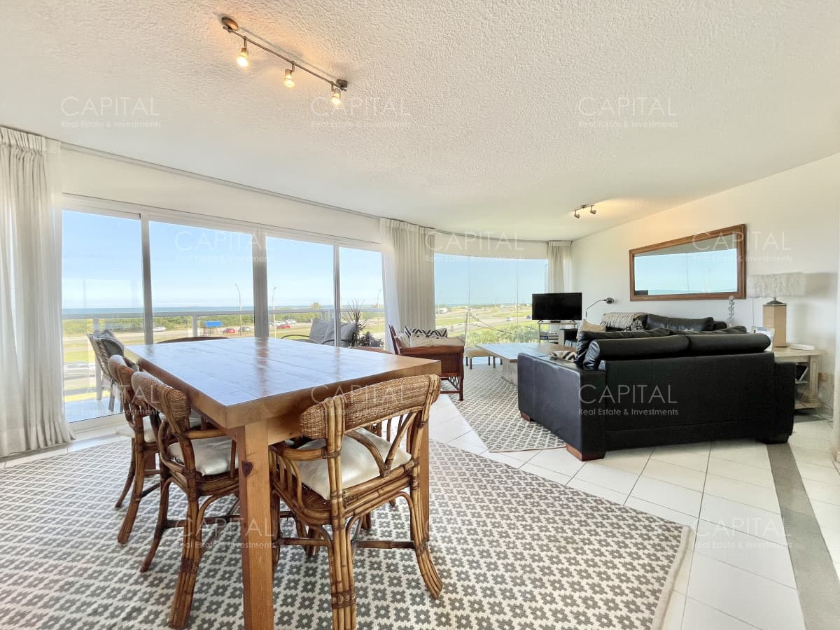 Venta Apartamento primera línea playa brava