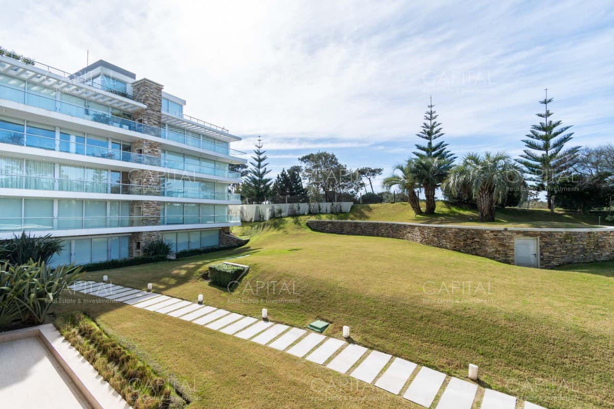 Apartamento a estrenar en venta en Playa Brava Punta del Este