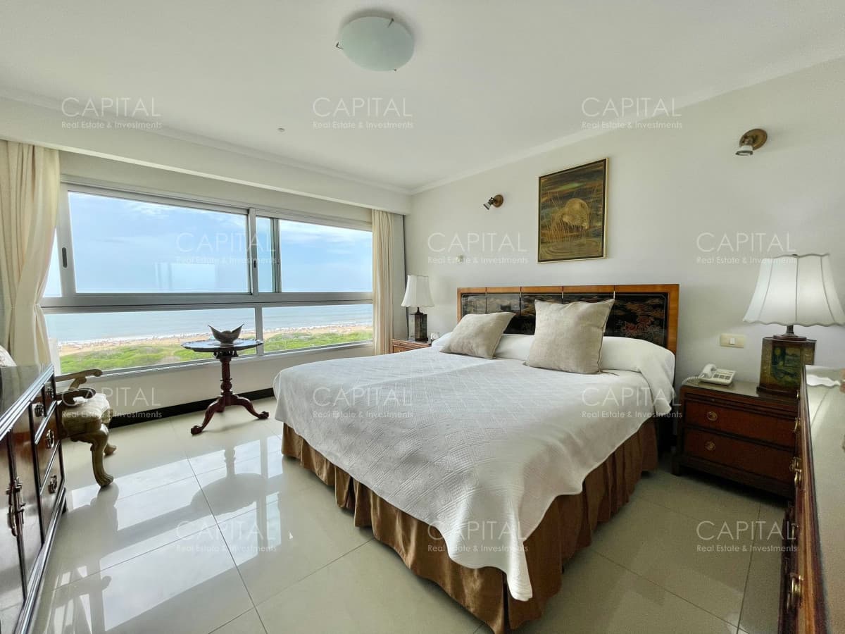Apartamento en Torre Lobos Punta del Este Tres Dormitorios en Suite