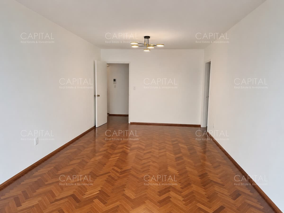 Apartamento de tres dormitorios y dependencia en venta zona Pocitos a pasos de la Rambla