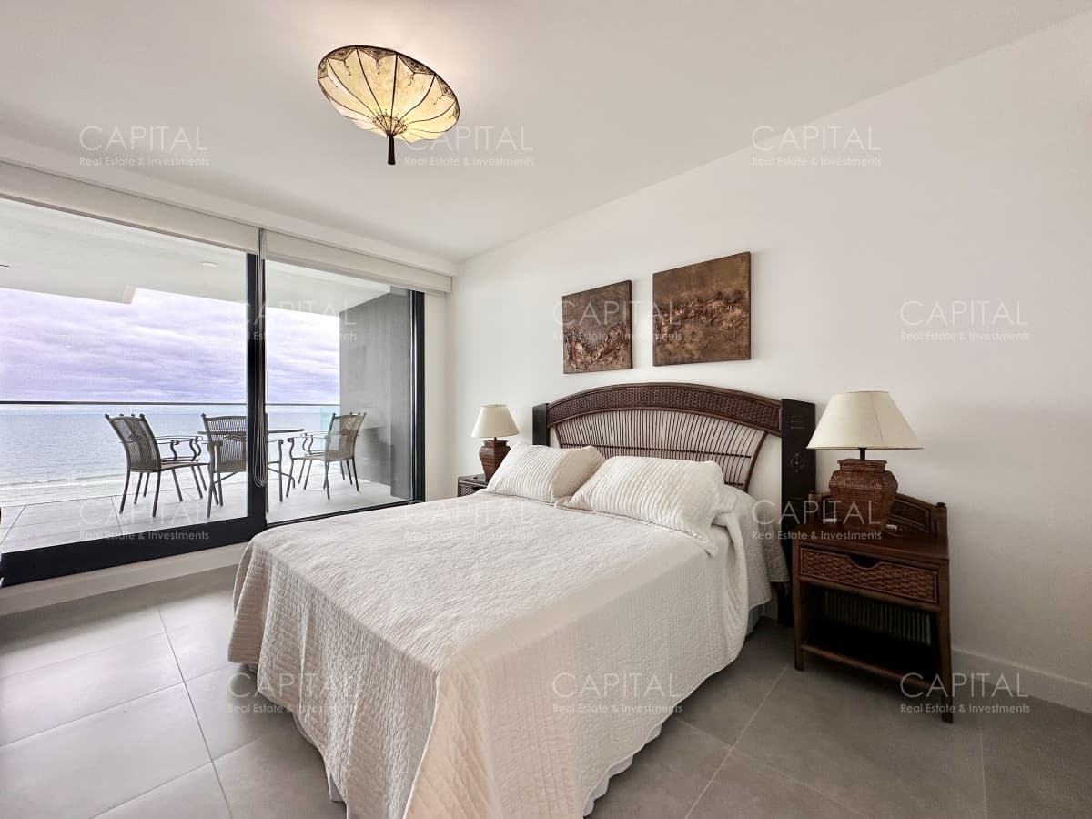 Venetian Tower Punta del Este en Venta de 2 Suites Frente al Mar de Playa Mansa