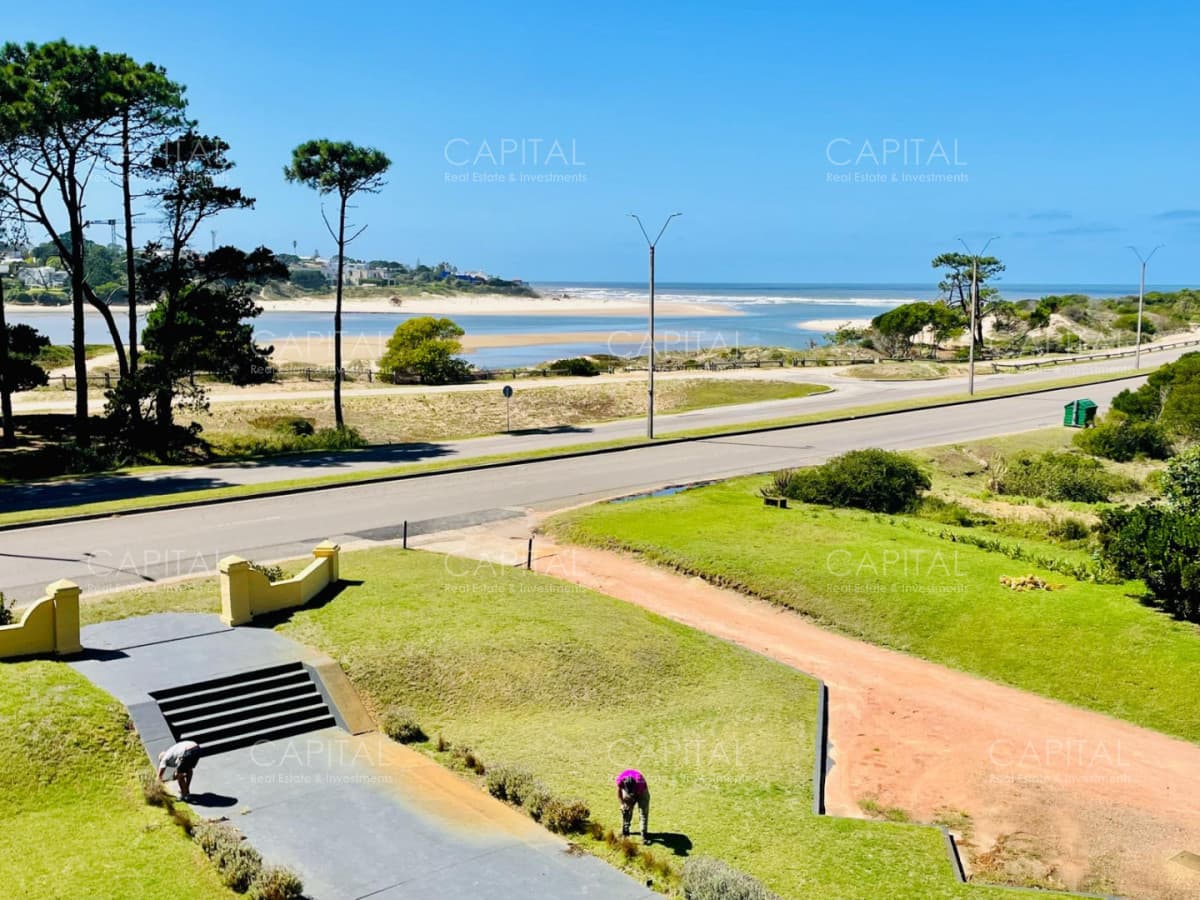 Departamento en venta frente a Playa Brava en Rincón del Indio