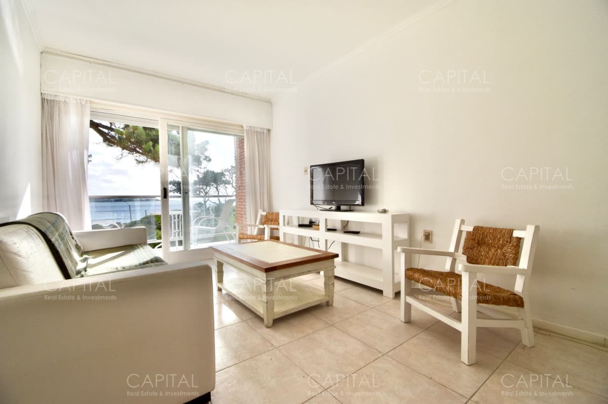 Apartamento de dos dormitorios con vista al mar en Playa Mansa