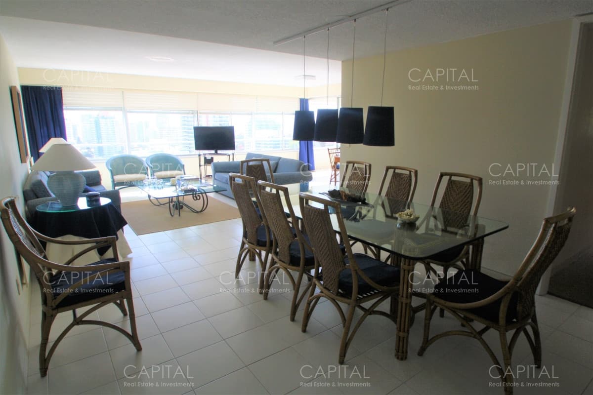 Tiburon en venta y alquiler frente a Playa Brava