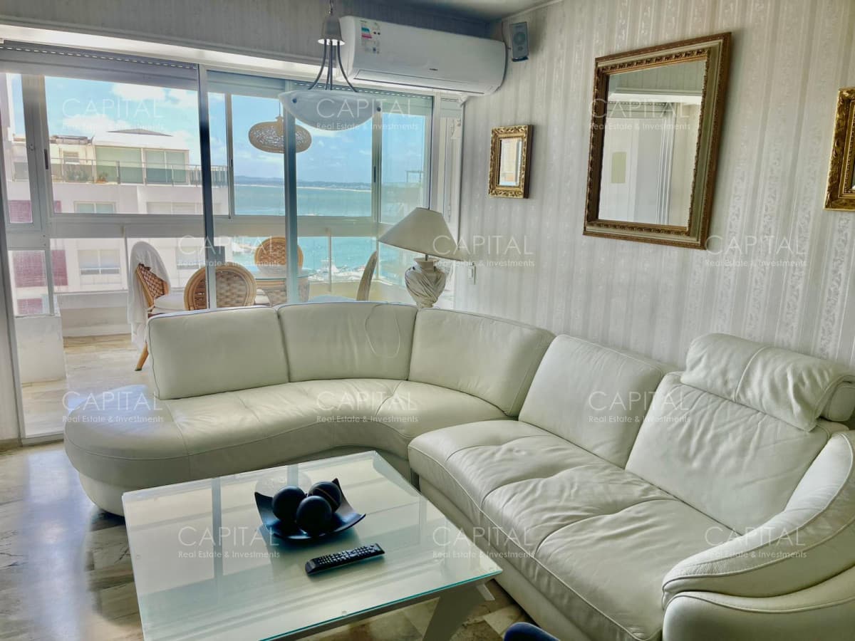 Apartamento de tres dormitorios en Peninsula de Punta del Este en Venta