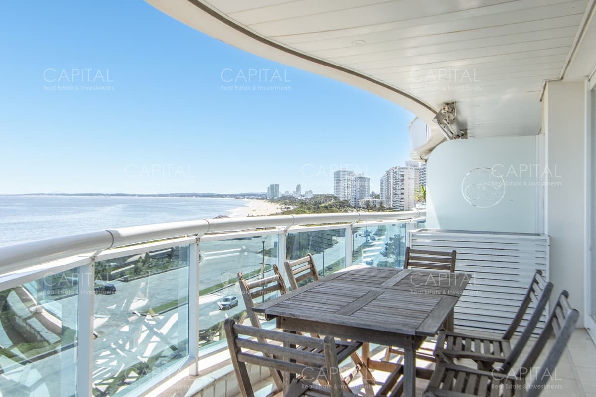Milenium Tower Punta del Este Apartamento de tres dormitorios mas dependencia en Millenium Tower en Venta