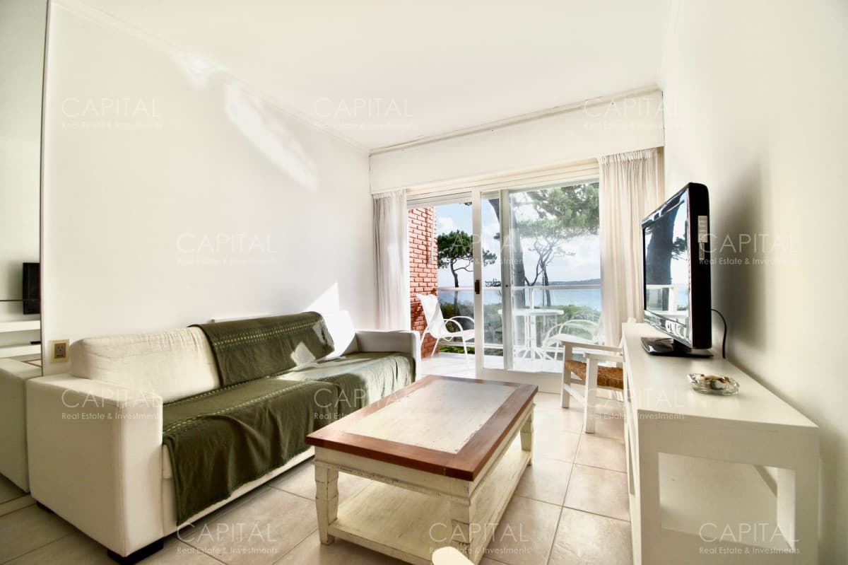 Apartamento de dos dormitorios con vista al mar en Playa Mansa
