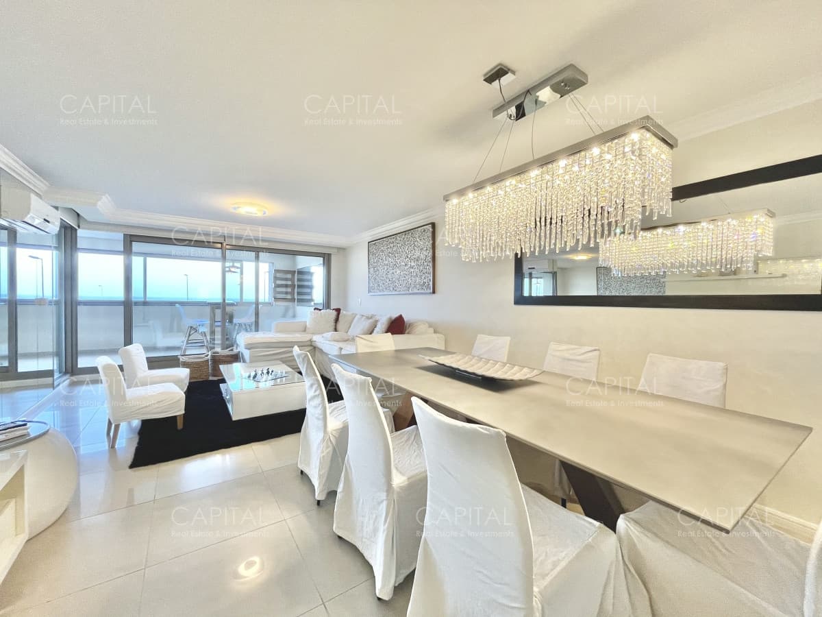 Alquiler apartamento tres dormitorios en suite en edificio de categoria playa Brava Punta del Este