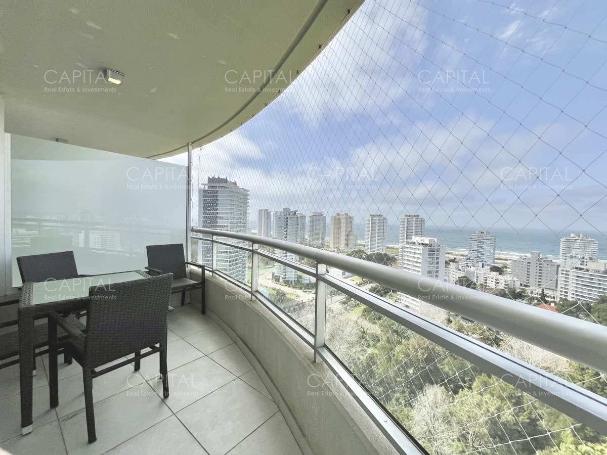Apartamento de dos dormitorios en alquiler anual en playa brava, punta del este.