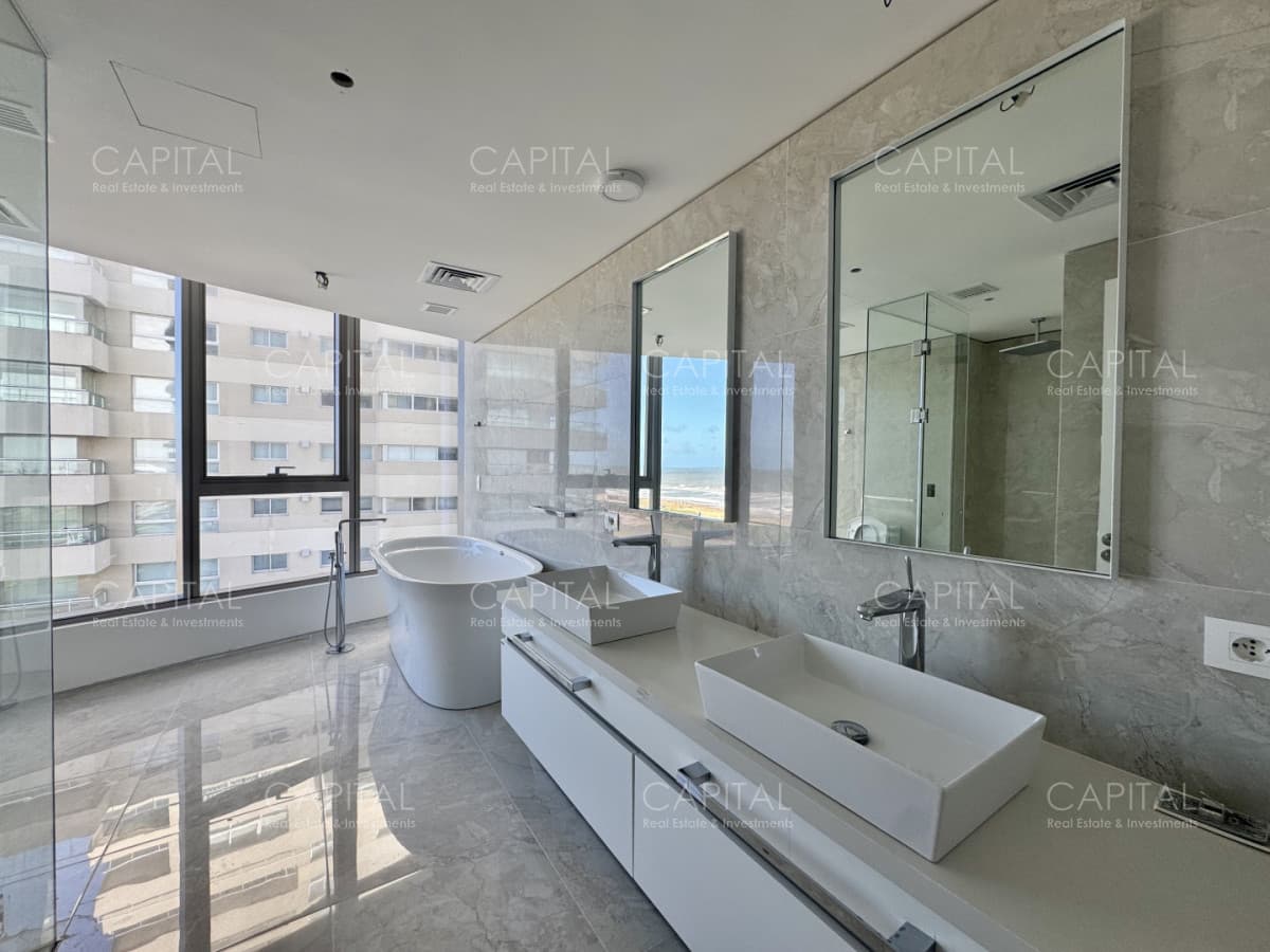 TRUMP TOWER DE TRES DORMITORIOS Y SERVICIO EN VENTA PUNTA DEL ESTE