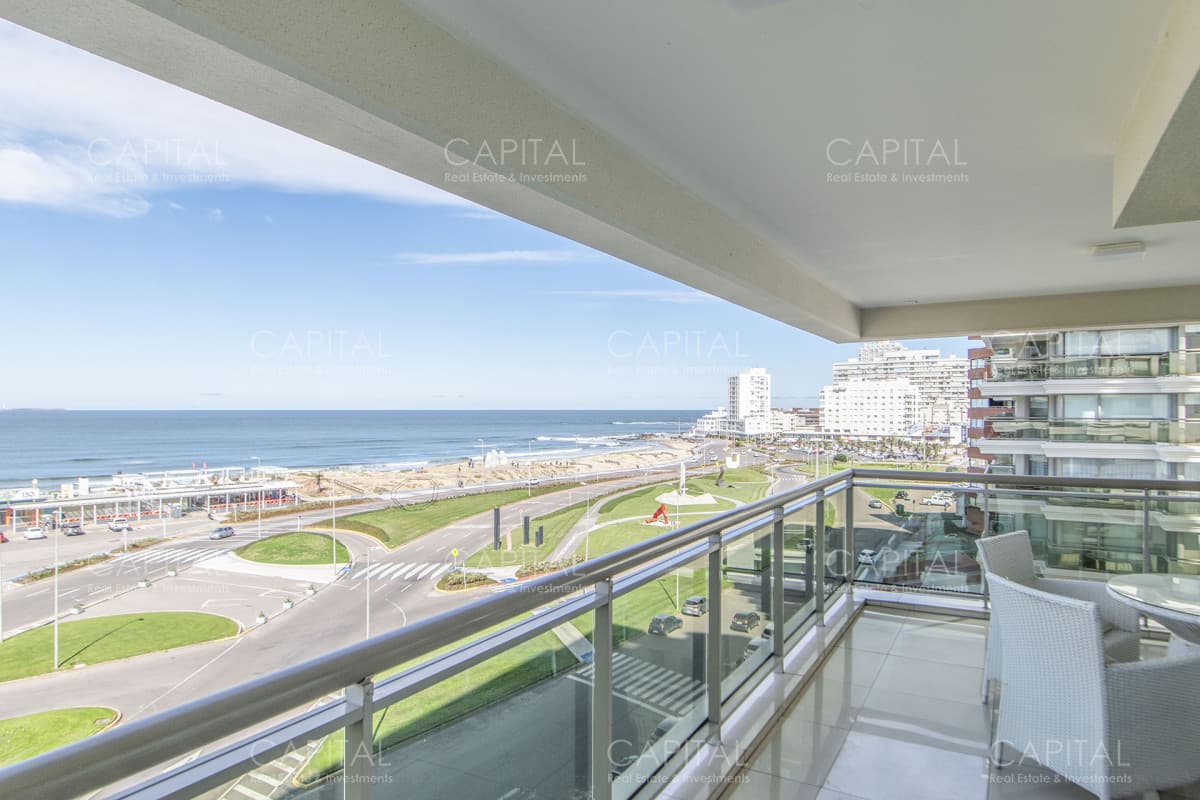 Apartamento en Brava, 3 dormitorios *