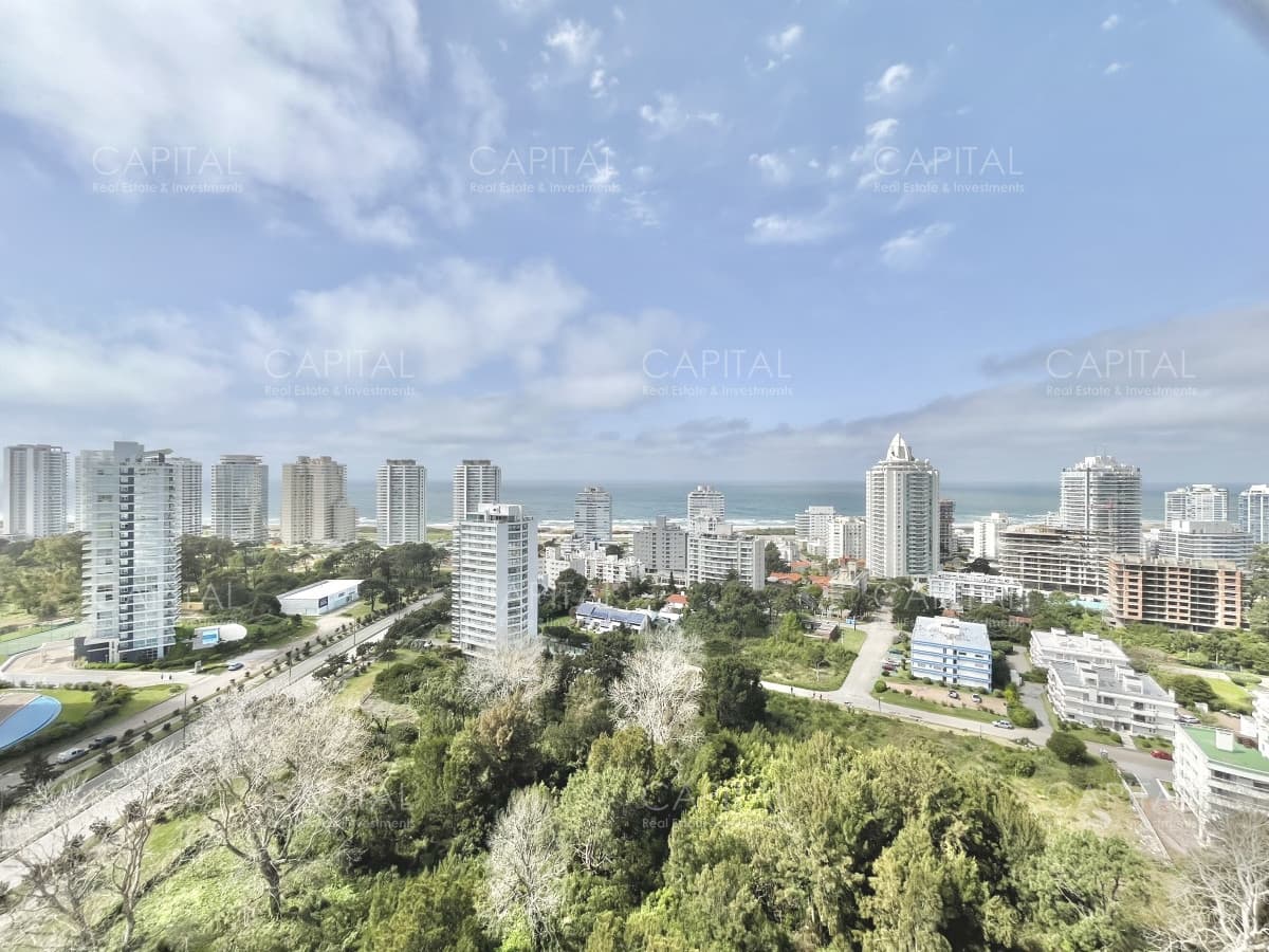 Apartamento de dos dormitorios en alquiler anual en playa brava, punta del este.