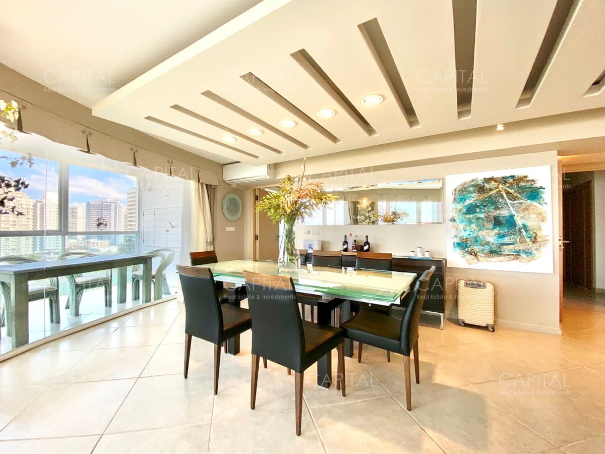 Apartamento de Tres dormitorios con Vista al Mar en Venta en Playa Brava