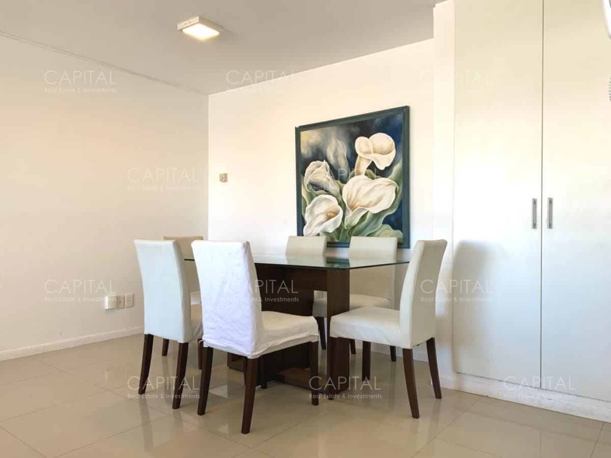 Apartamento de Dos Dormitorios en Venta - Punta del Este