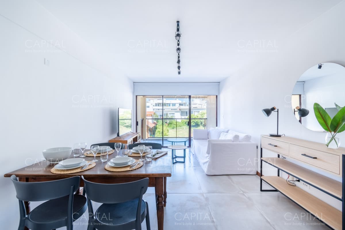 Apartamento en venta en Península de Punta del Este + dos dormitorios y vista lateral al Mar